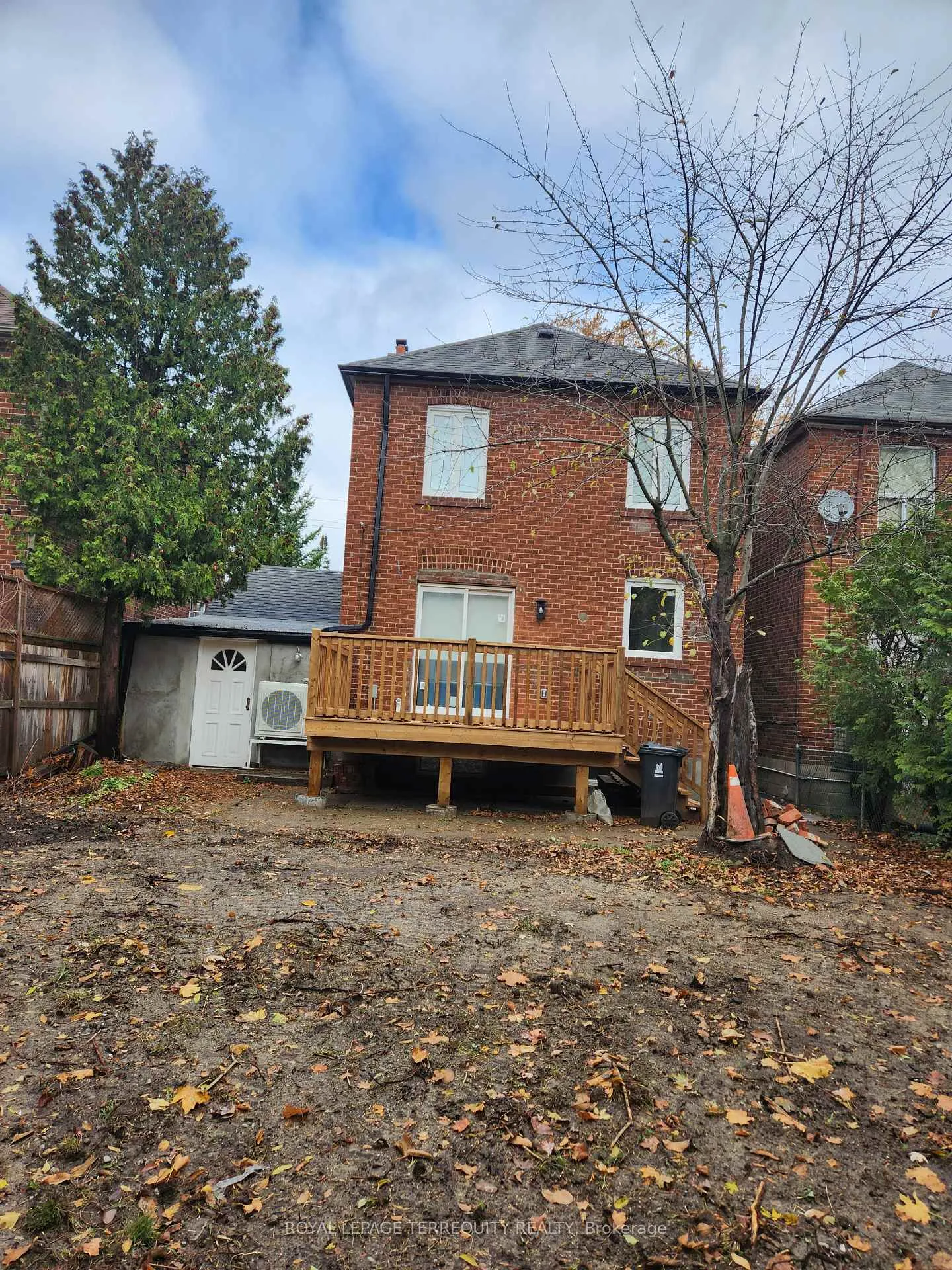 Photo 2 of 341 Lawrence Avenue W, Toronto, Bedford Park-Nortown — HOMEH