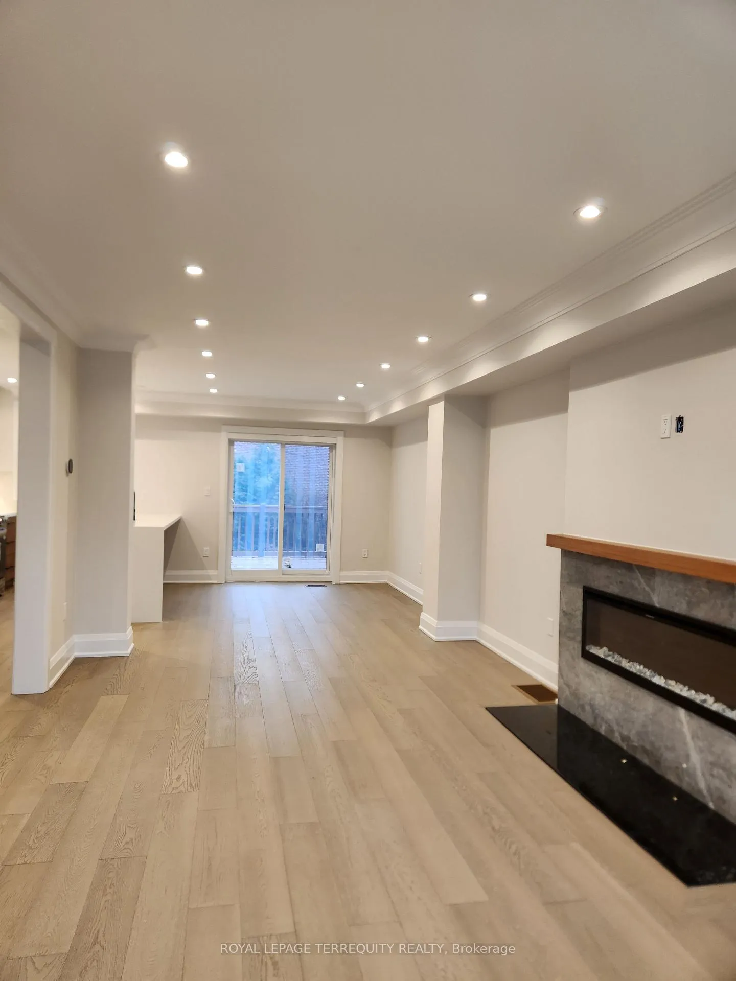Photo 4 of 341 Lawrence Avenue W, Toronto, Bedford Park-Nortown — HOMEH