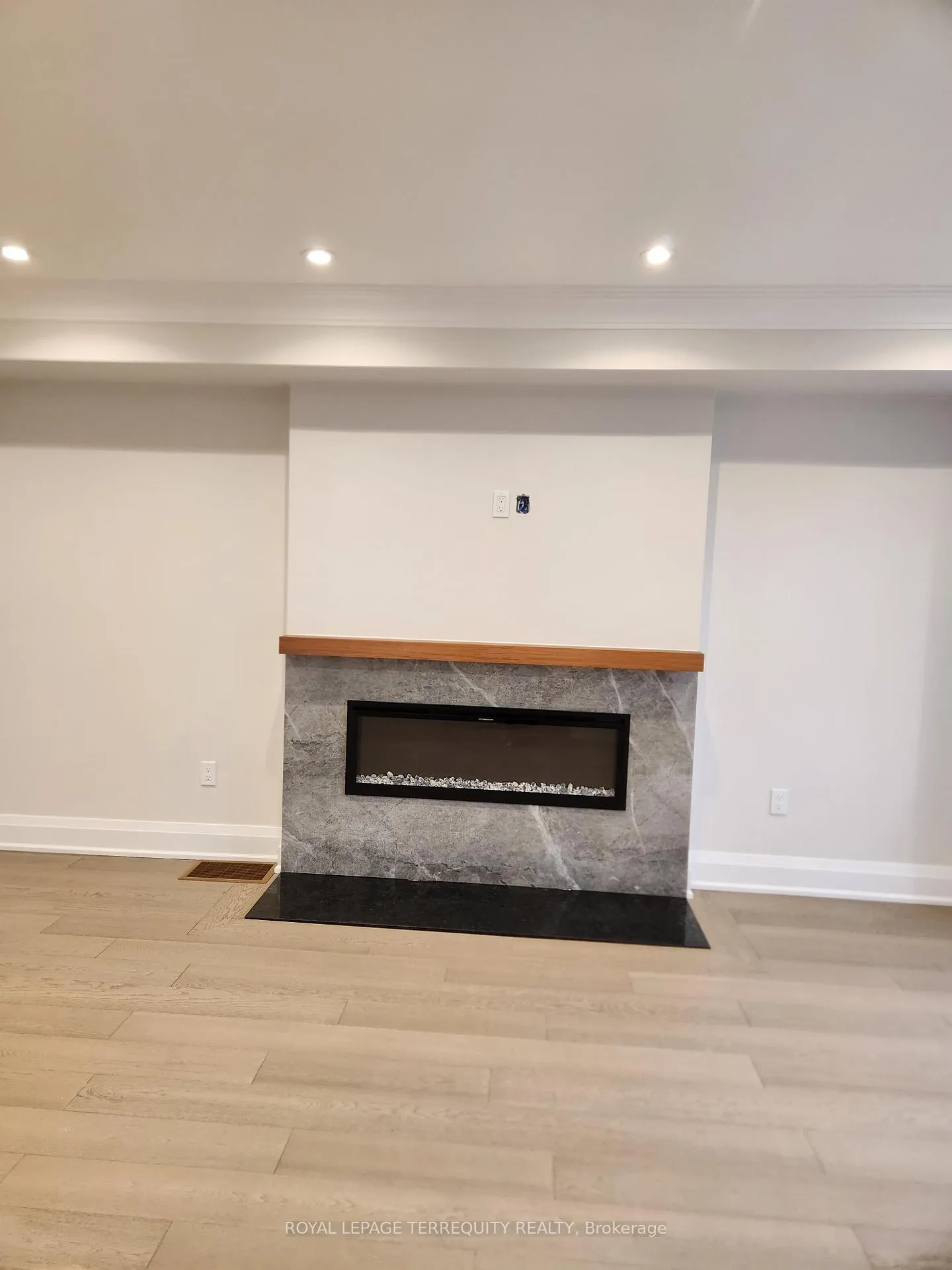 Photo 5 of 341 Lawrence Avenue W, Toronto, Bedford Park-Nortown — HOMEH