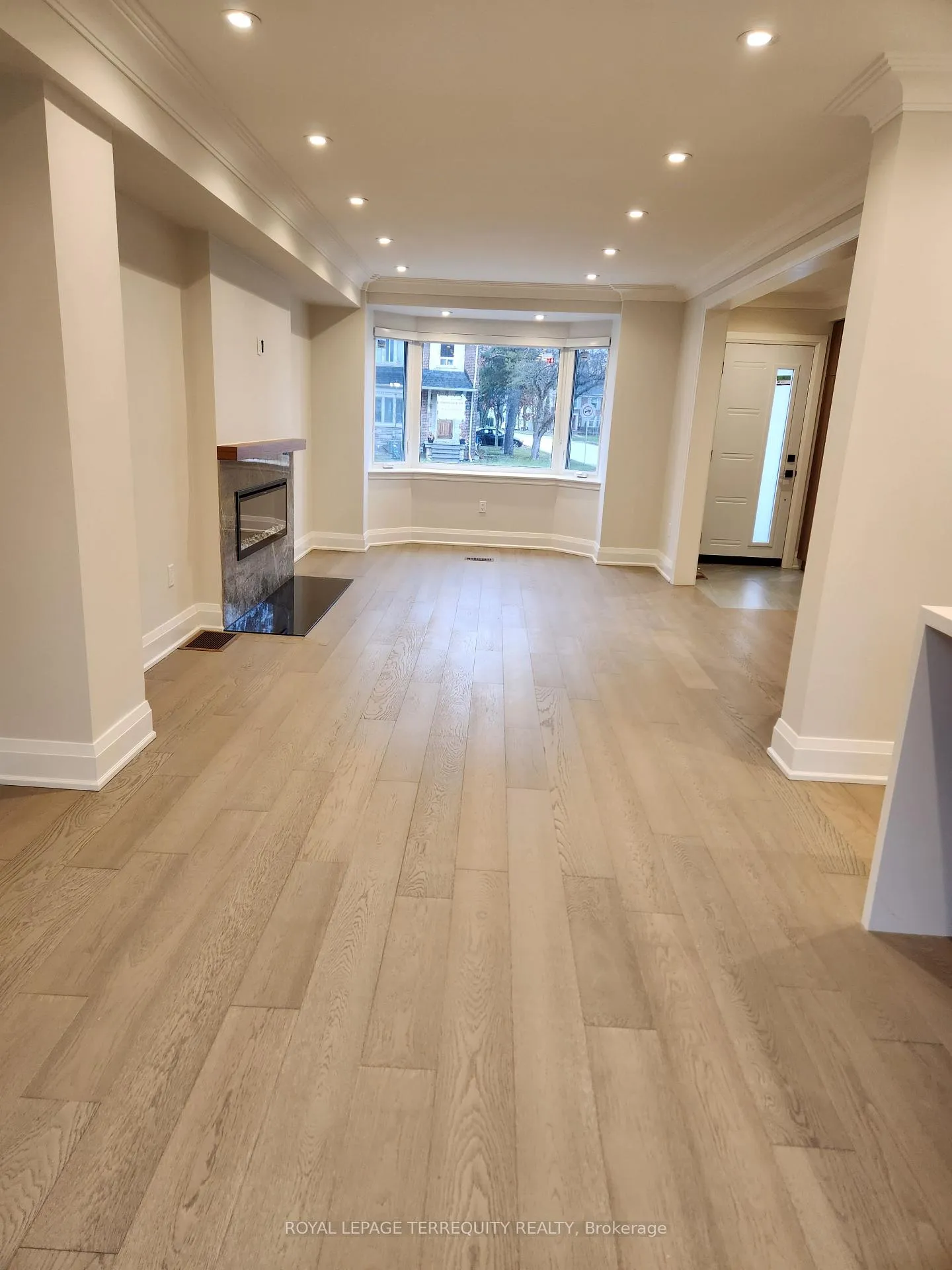Photo 8 of 341 Lawrence Avenue W, Toronto, Bedford Park-Nortown — HOMEH