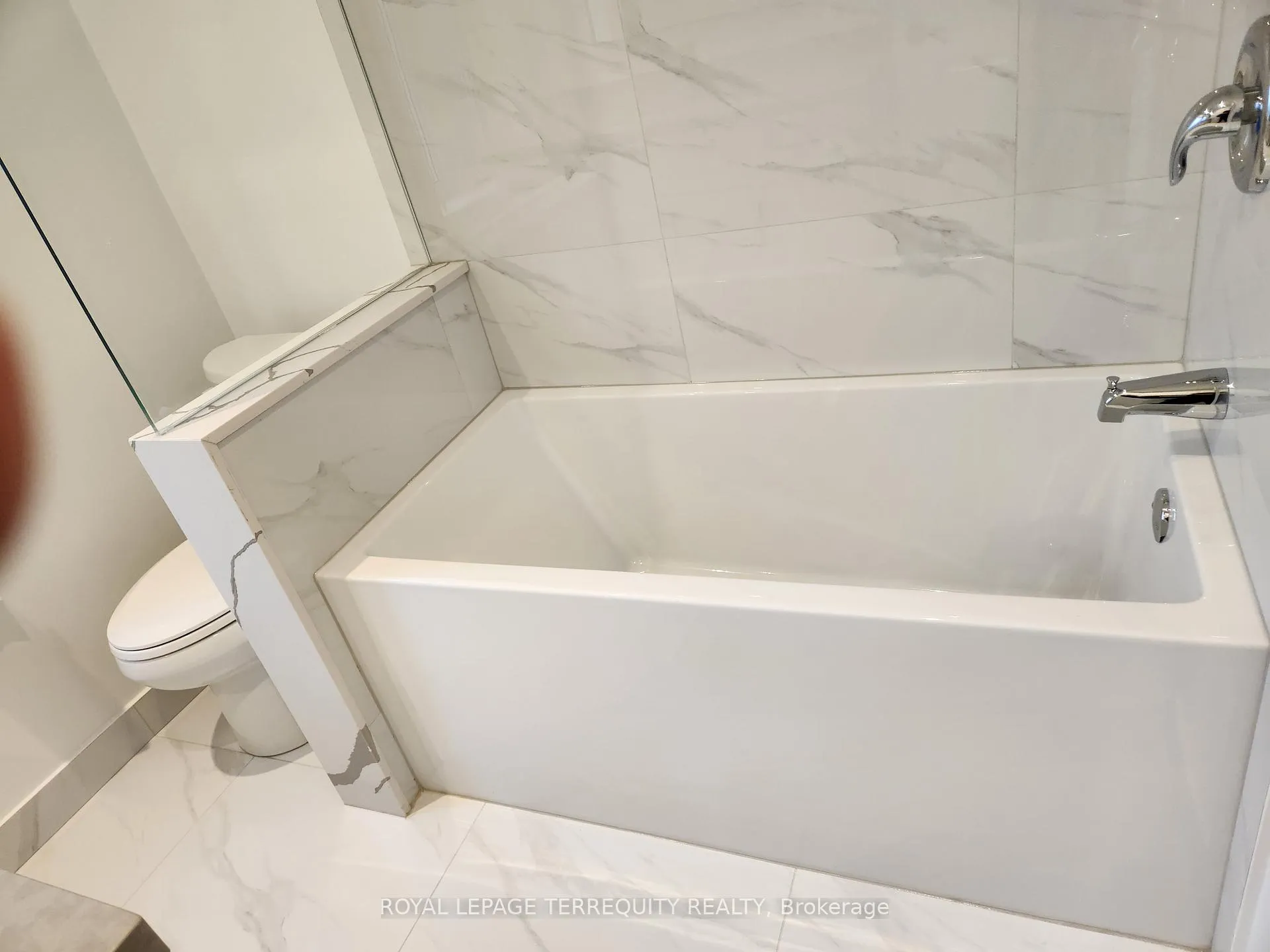 Photo 11 of 341 Lawrence Avenue W, Toronto, Bedford Park-Nortown — HOMEH