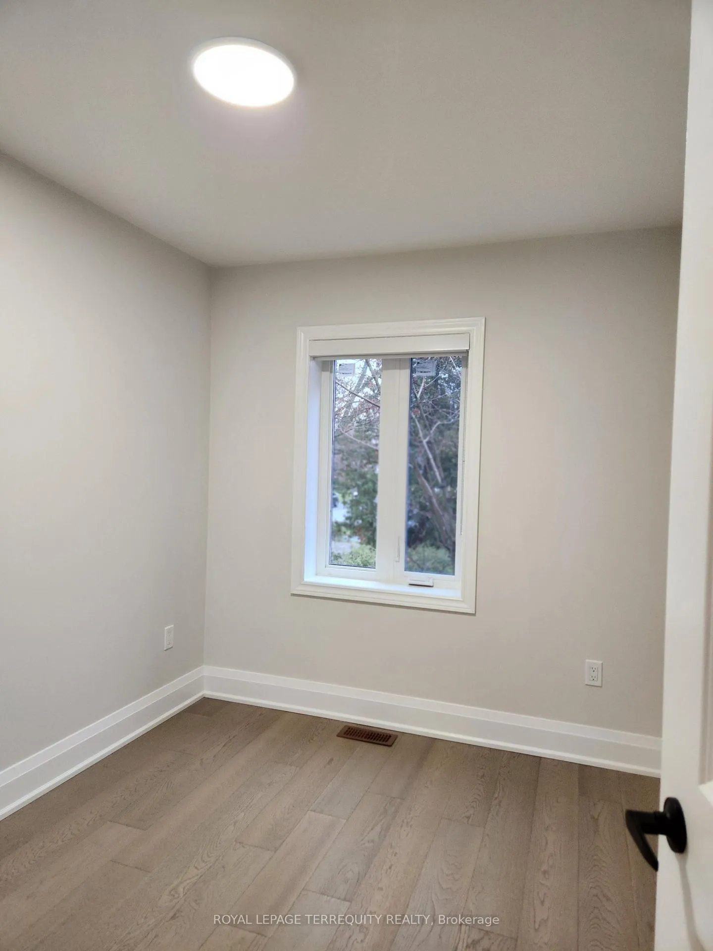 Photo 14 of 341 Lawrence Avenue W, Toronto, Bedford Park-Nortown — HOMEH