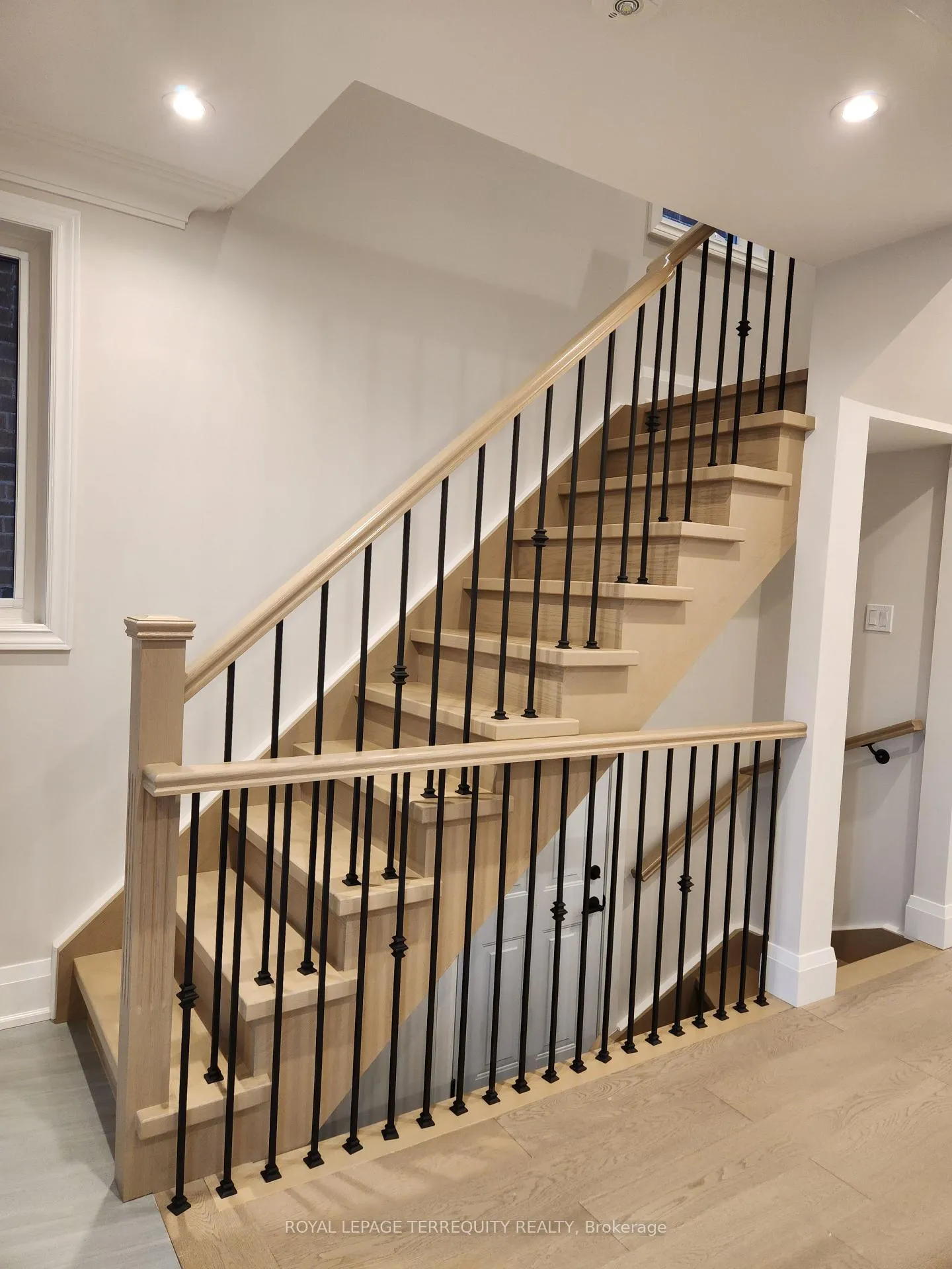 Photo 16 of 341 Lawrence Avenue W, Toronto, Bedford Park-Nortown — HOMEH