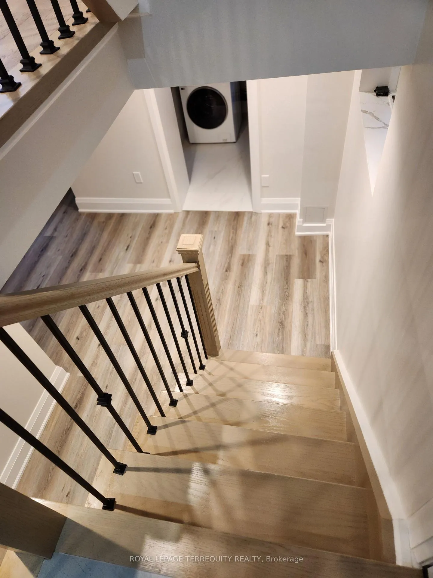 Photo 17 of 341 Lawrence Avenue W, Toronto, Bedford Park-Nortown — HOMEH
