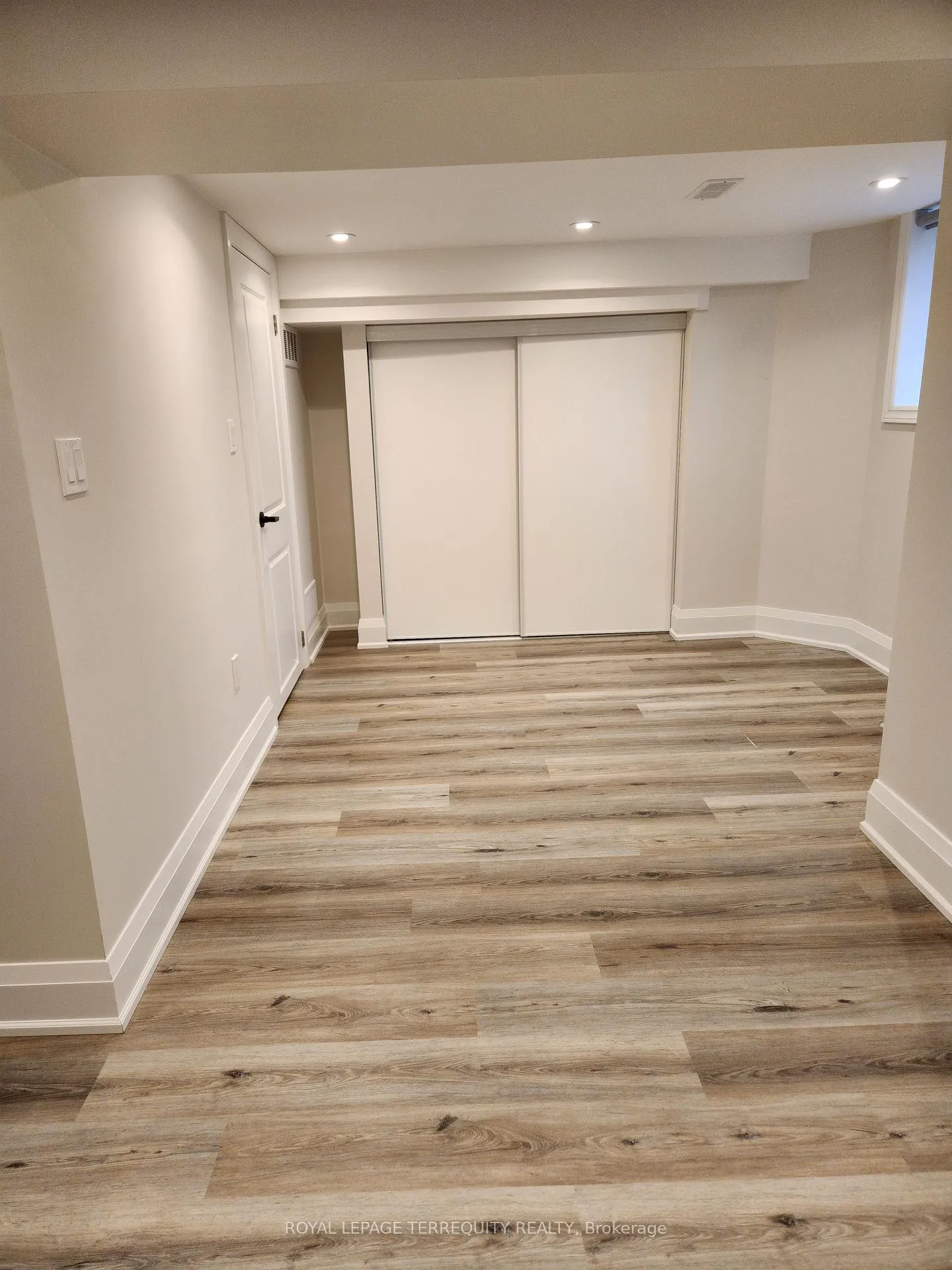 Photo 18 of 341 Lawrence Avenue W, Toronto, Bedford Park-Nortown — HOMEH
