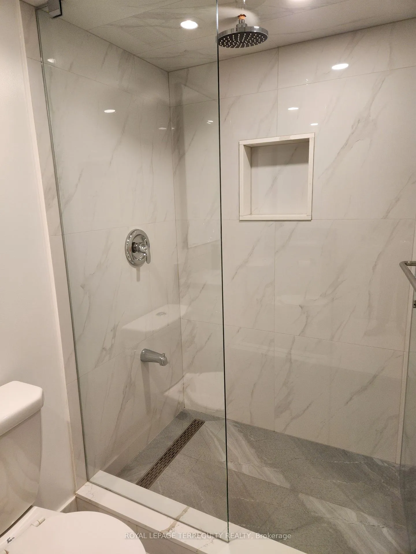 Photo 21 of 341 Lawrence Avenue W, Toronto, Bedford Park-Nortown — HOMEH