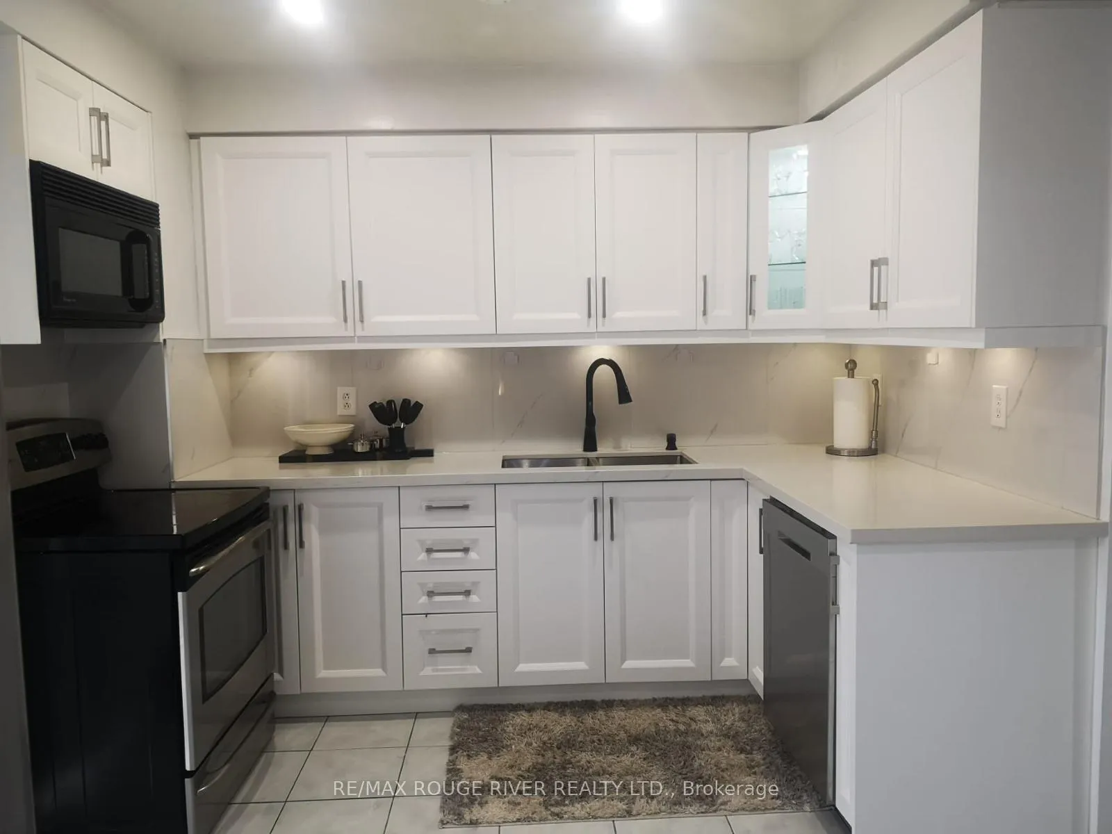 Photo 5 of 80 Wright Crescent, Ajax, Central — HOMEH