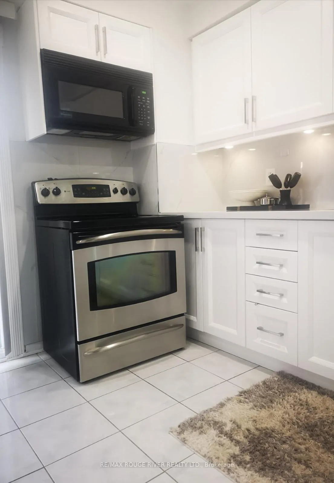 Photo 6 of 80 Wright Crescent, Ajax, Central — HOMEH