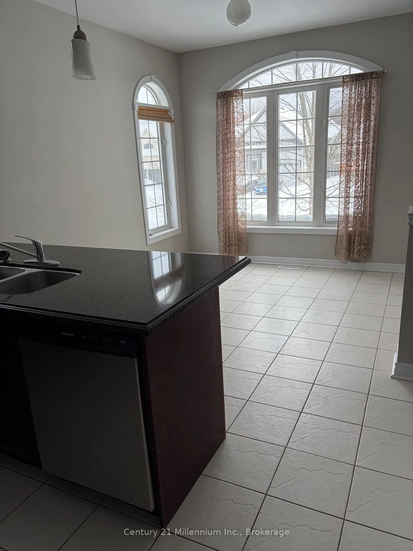 Photo 5 of 170 41st Street, Wasaga Beach — HOMEH