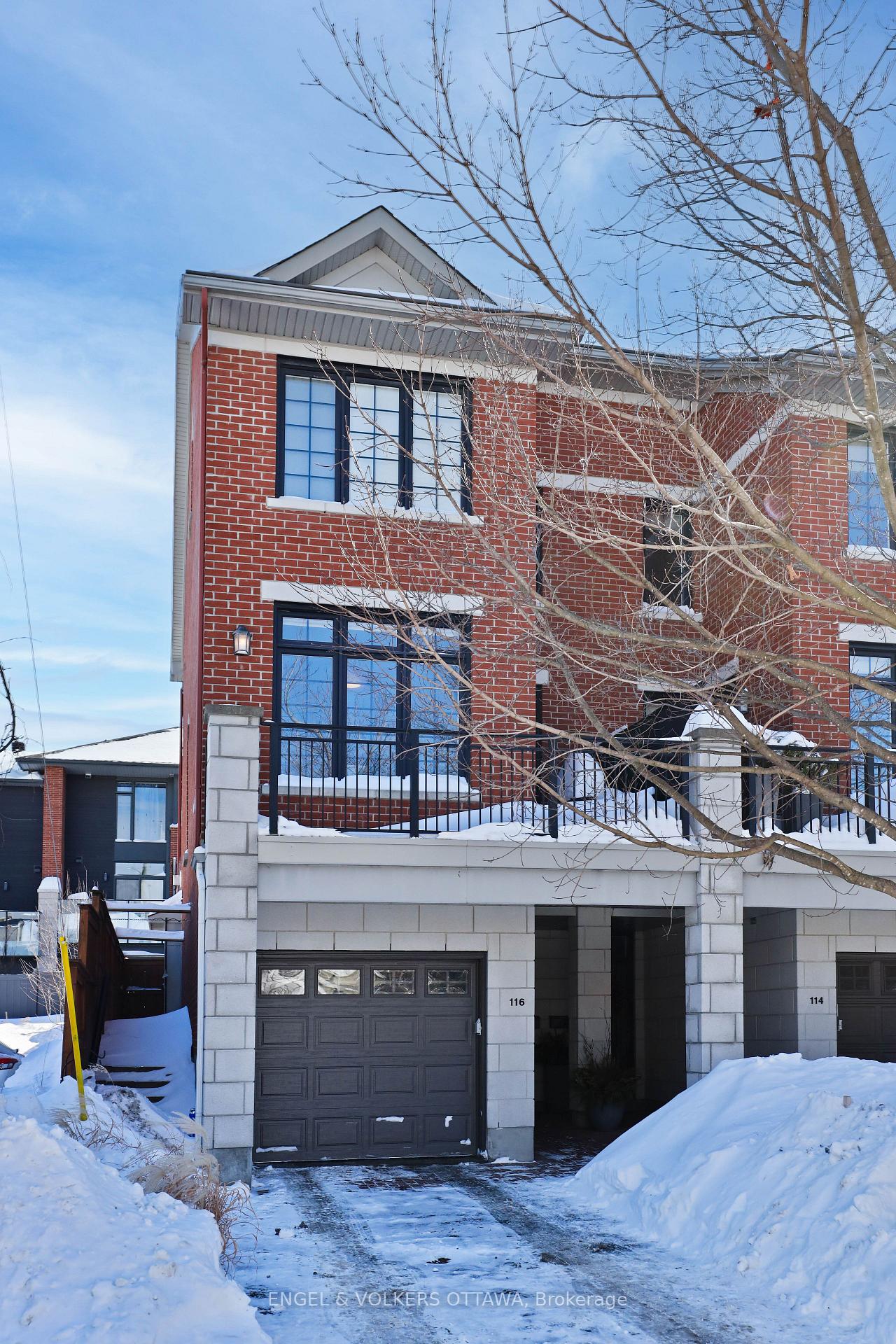 Front of 116 Springhurst Avenue N