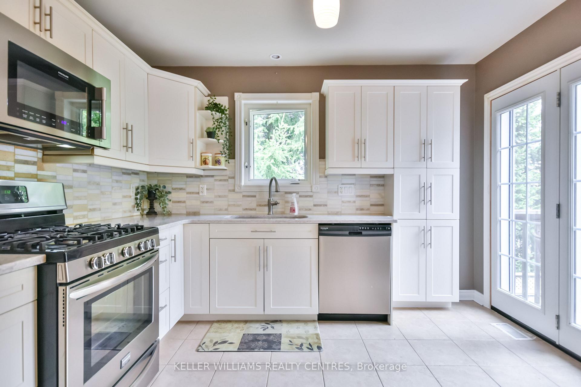 Photo 7 of 218 Lamont Court, Clearview, Stayner — HOMEH