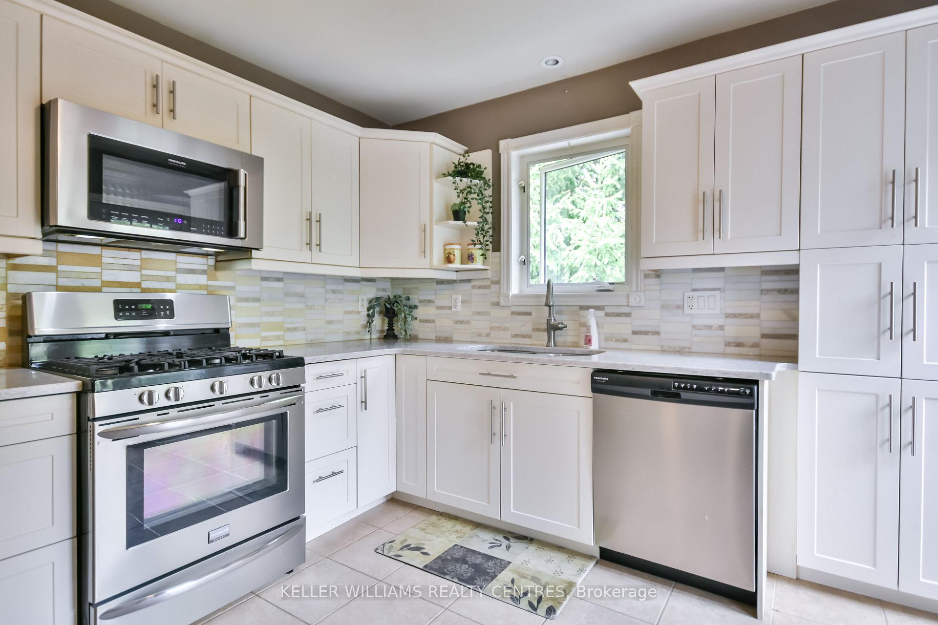 Photo 8 of 218 Lamont Court, Clearview, Stayner — HOMEH
