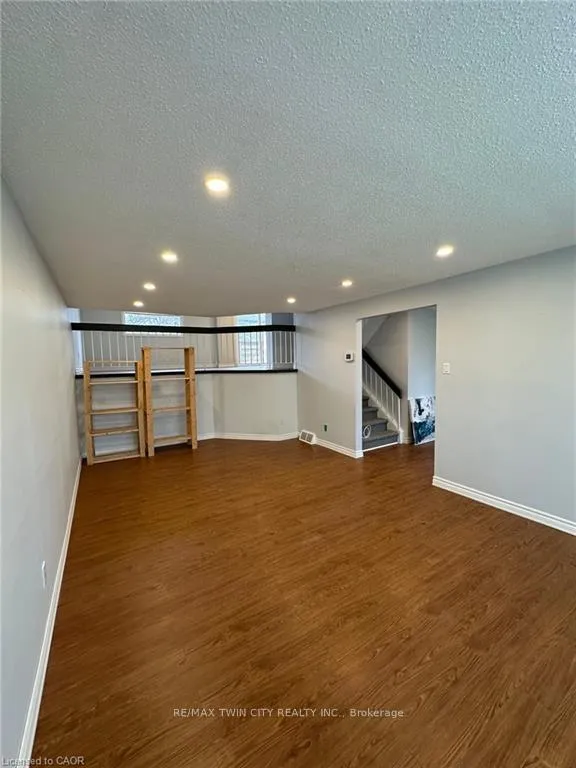 Photo 2 of 8 Roseneath Crescent, Kitchener — HOMEH