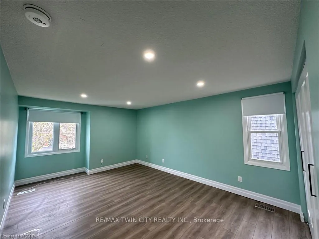 Photo 9 of 8 Roseneath Crescent, Kitchener — HOMEH