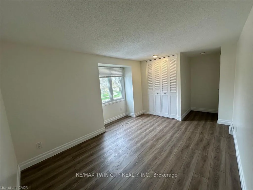 Photo 10 of 8 Roseneath Crescent, Kitchener — HOMEH