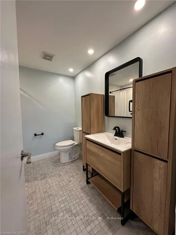Photo 14 of 8 Roseneath Crescent, Kitchener — HOMEH
