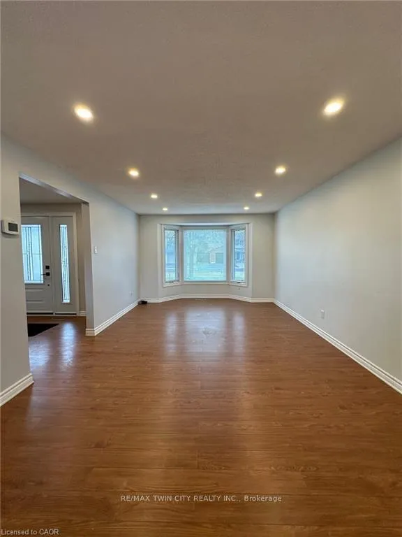 Photo 15 of 8 Roseneath Crescent, Kitchener — HOMEH