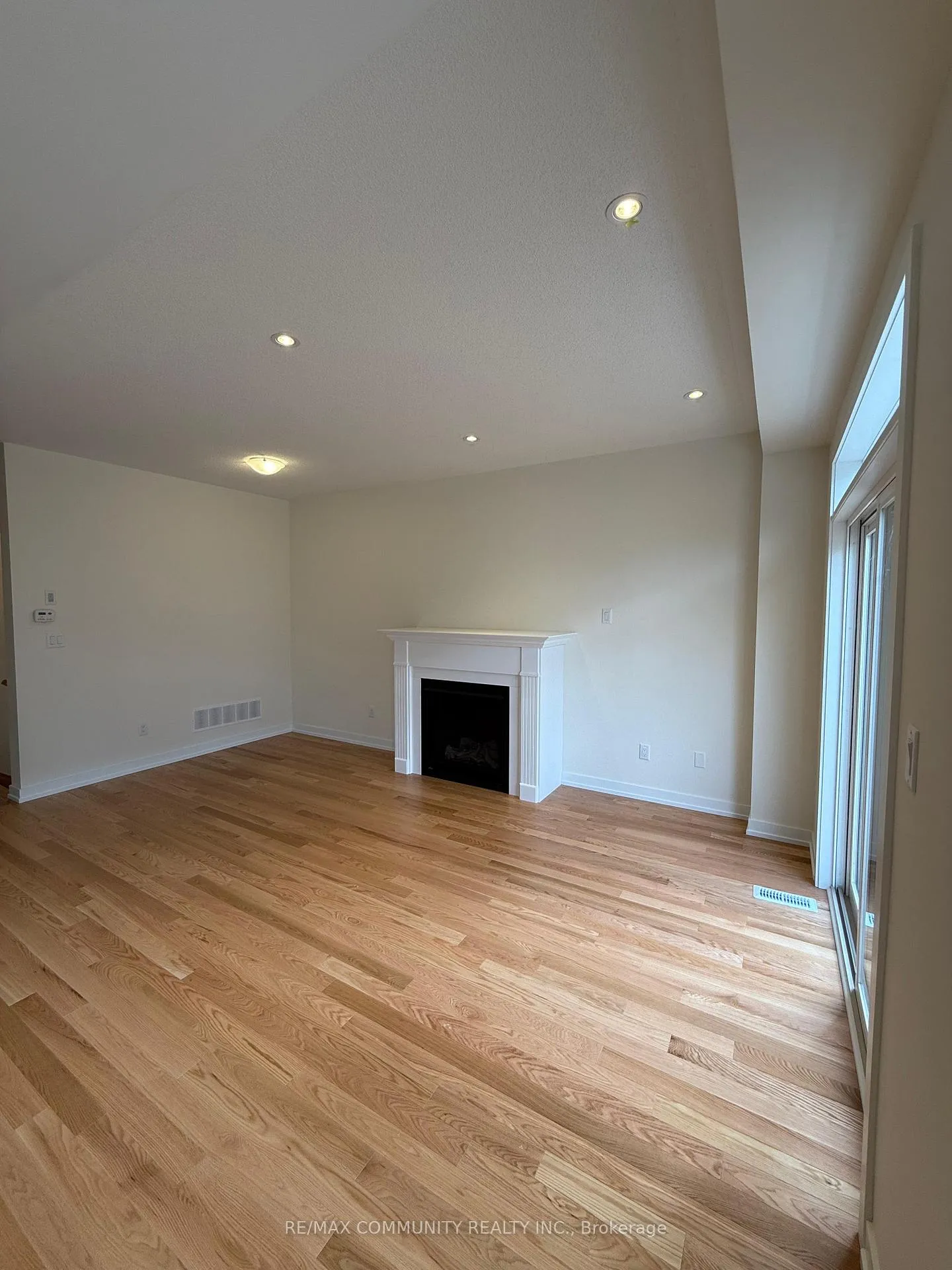 Photo 8 of 2104 Hallandale Street, Oshawa, Kedron — HOMEH