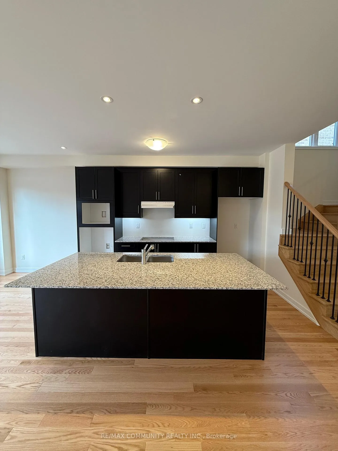 Photo 9 of 2104 Hallandale Street, Oshawa, Kedron — HOMEH