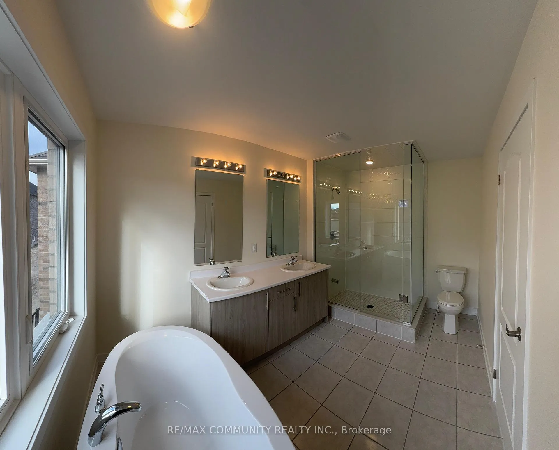 Photo 11 of 2104 Hallandale Street, Oshawa, Kedron — HOMEH
