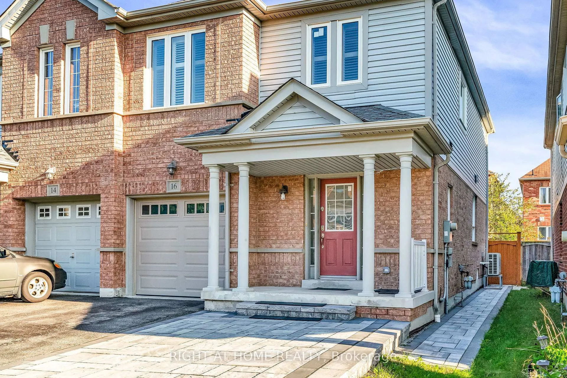 Photo 2 of 16 Warnford Circle, Ajax, Northeast Ajax — HOMEH