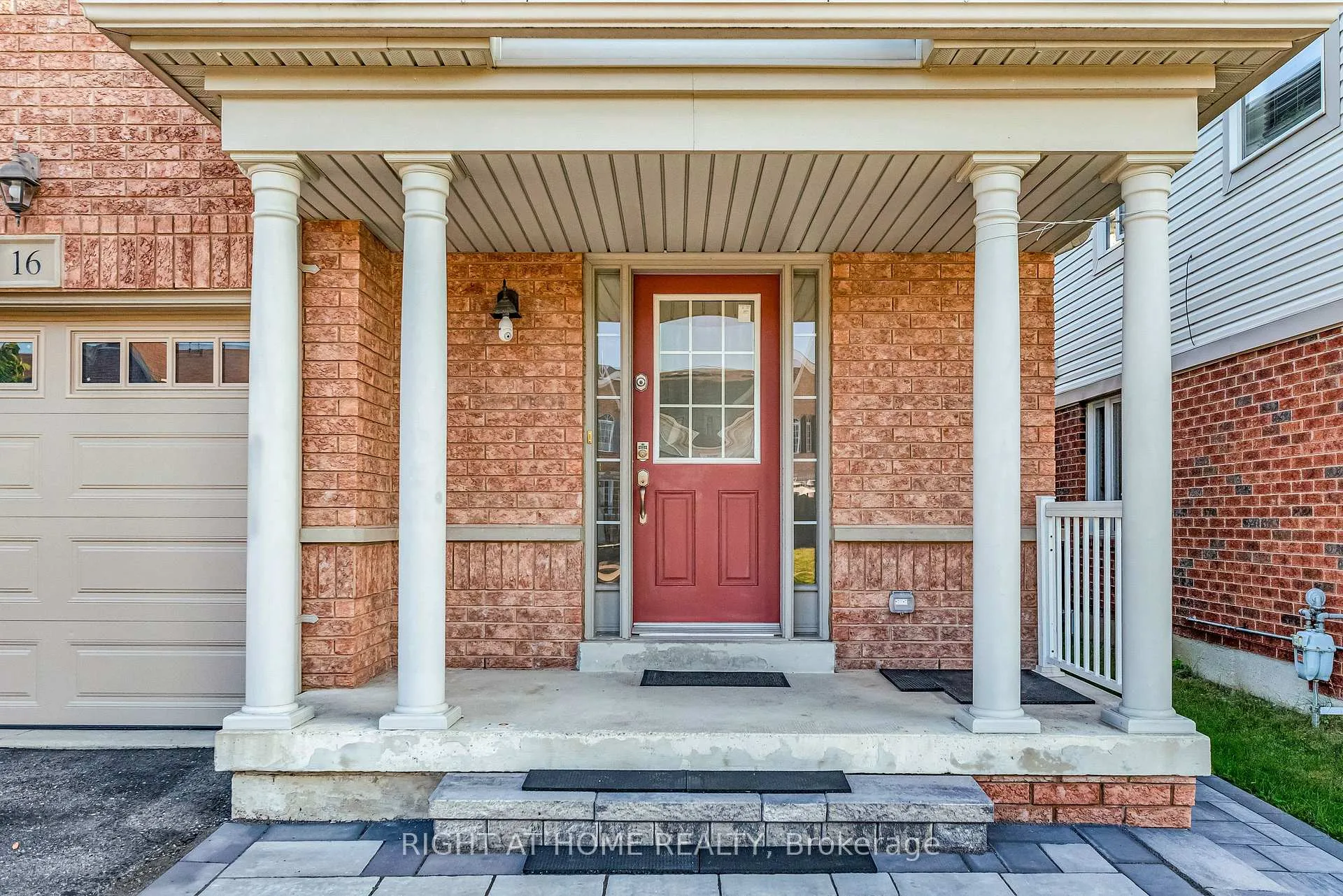 Photo 4 of 16 Warnford Circle, Ajax, Northeast Ajax — HOMEH