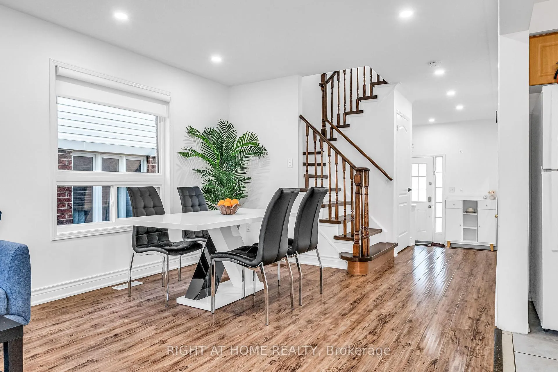 Photo 12 of 16 Warnford Circle, Ajax, Northeast Ajax — HOMEH
