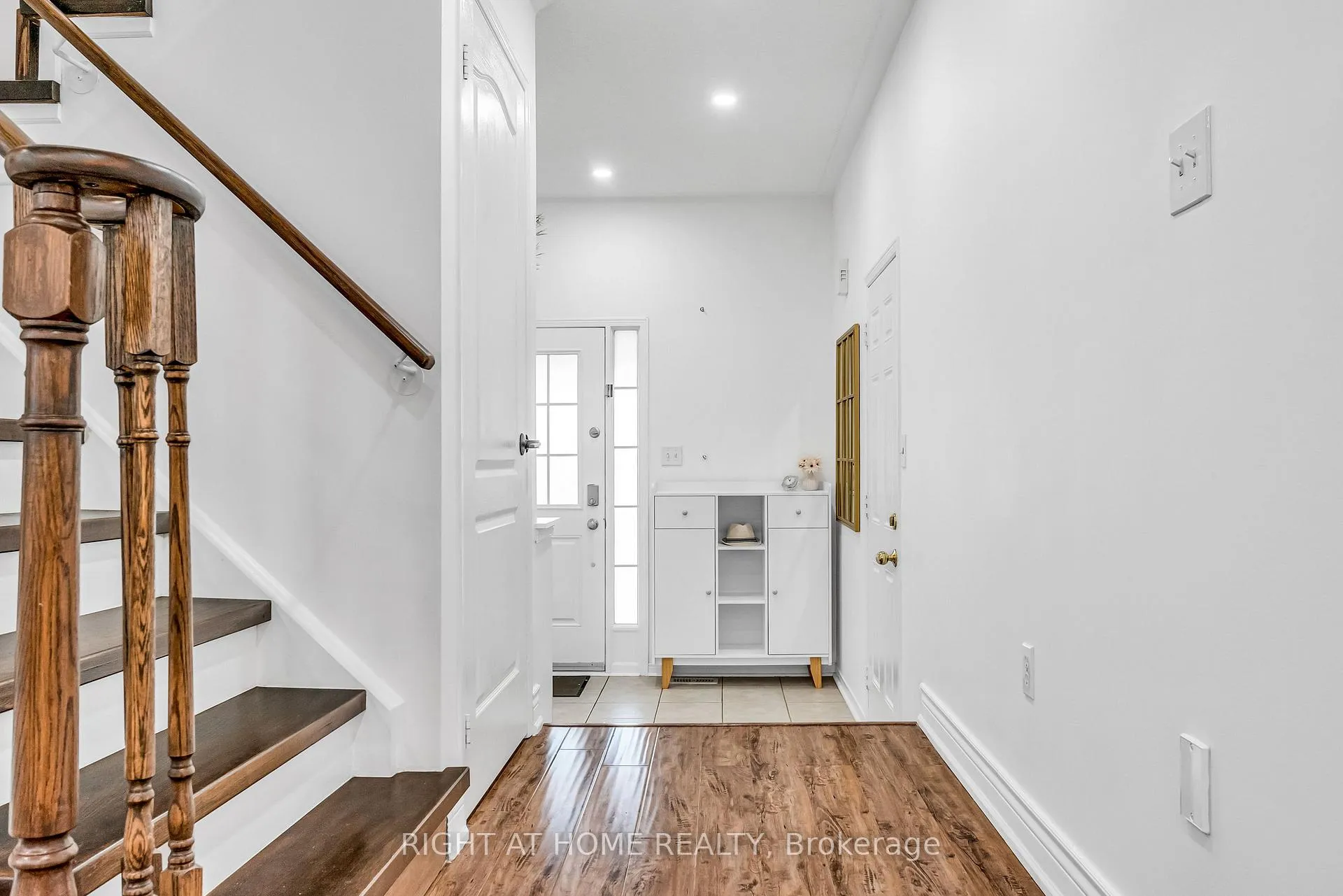 Photo 13 of 16 Warnford Circle, Ajax, Northeast Ajax — HOMEH