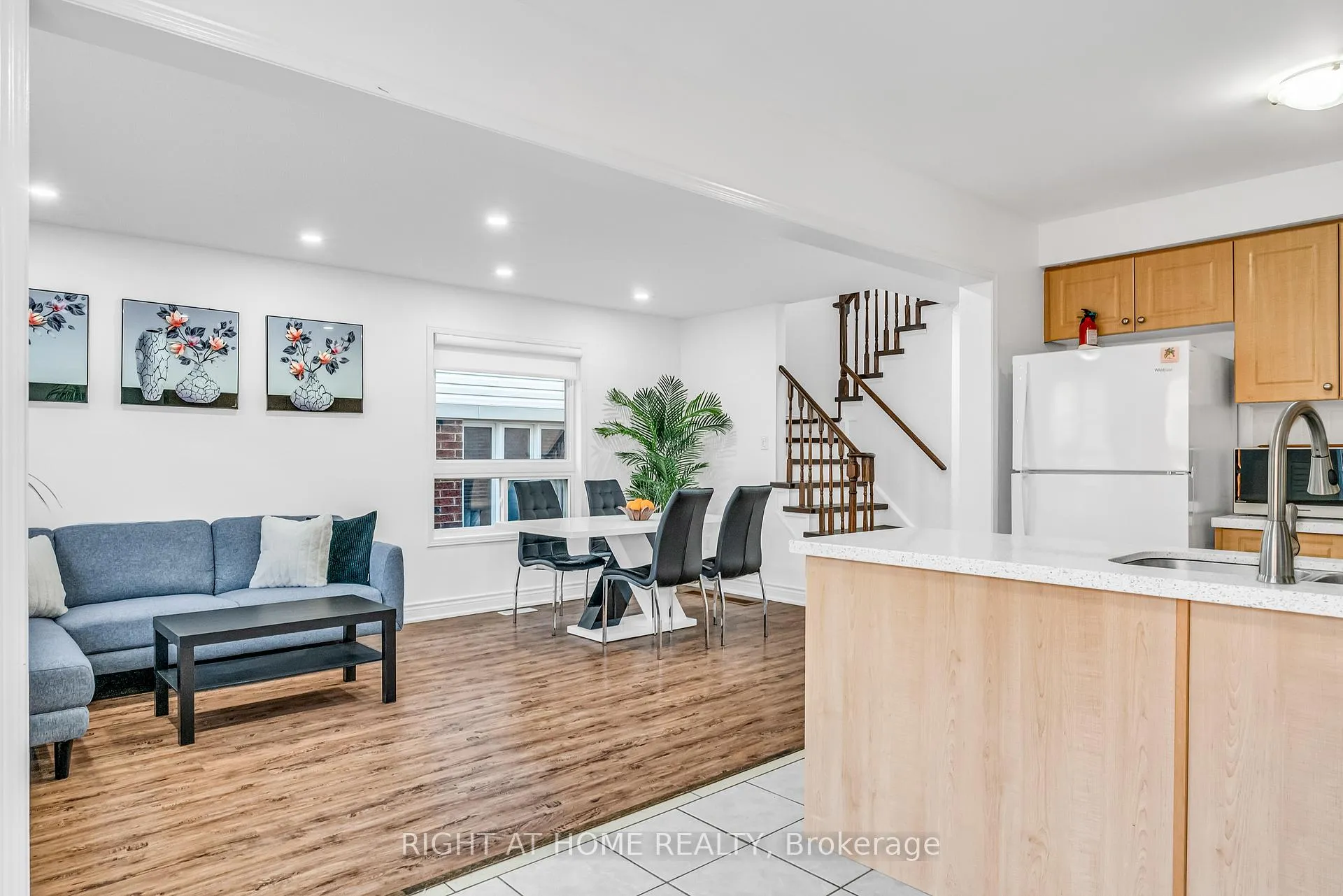 Photo 19 of 16 Warnford Circle, Ajax, Northeast Ajax — HOMEH
