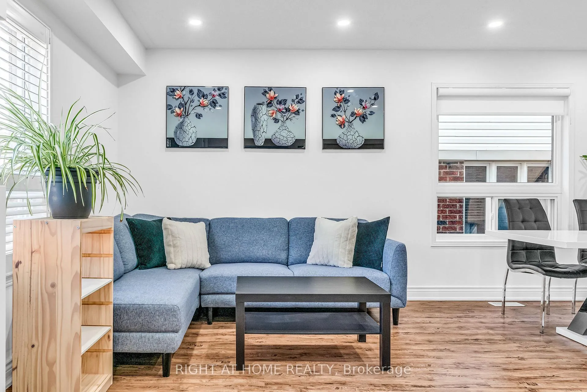 Photo 23 of 16 Warnford Circle, Ajax, Northeast Ajax — HOMEH