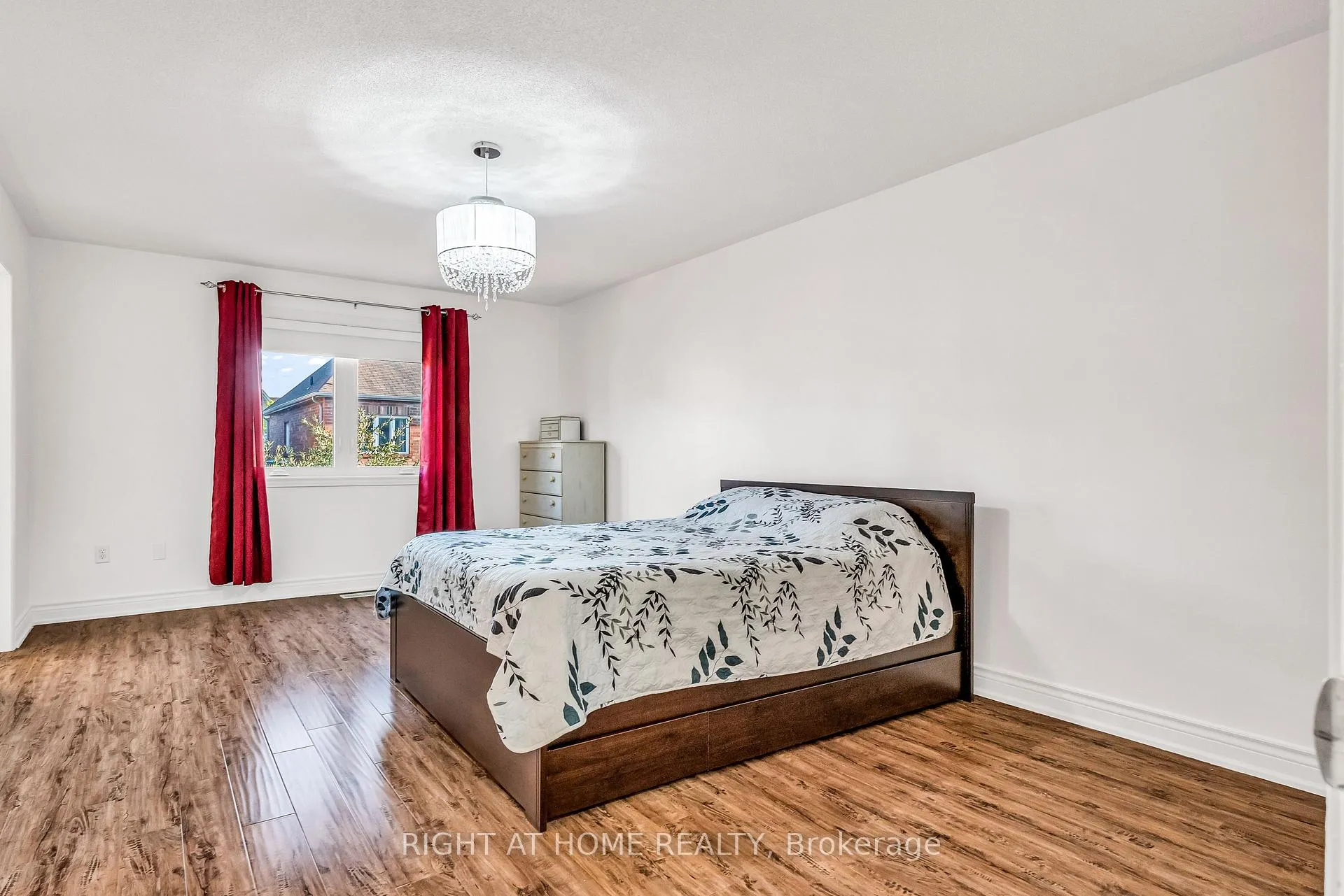 Photo 25 of 16 Warnford Circle, Ajax, Northeast Ajax — HOMEH