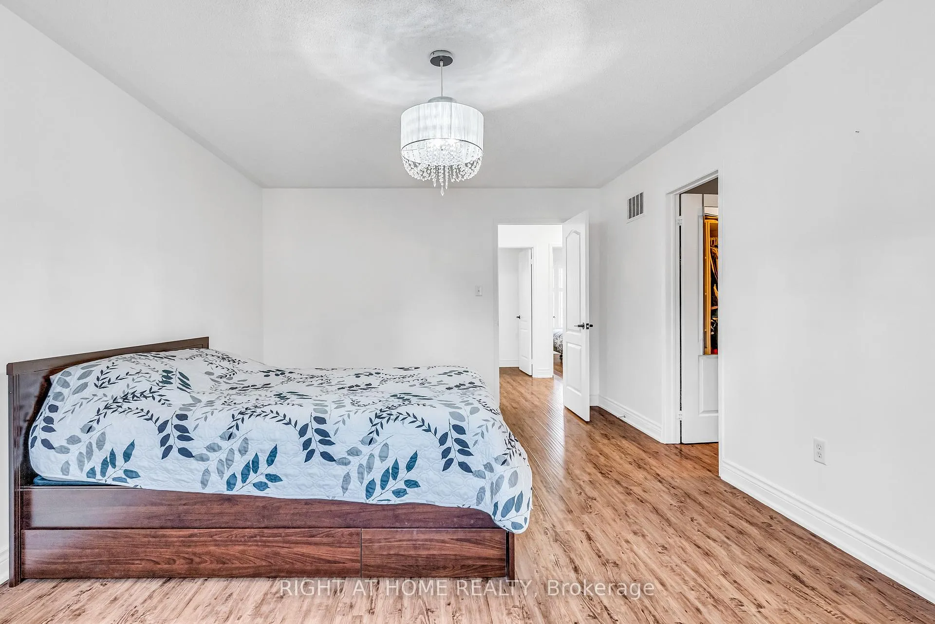 Photo 28 of 16 Warnford Circle, Ajax, Northeast Ajax — HOMEH