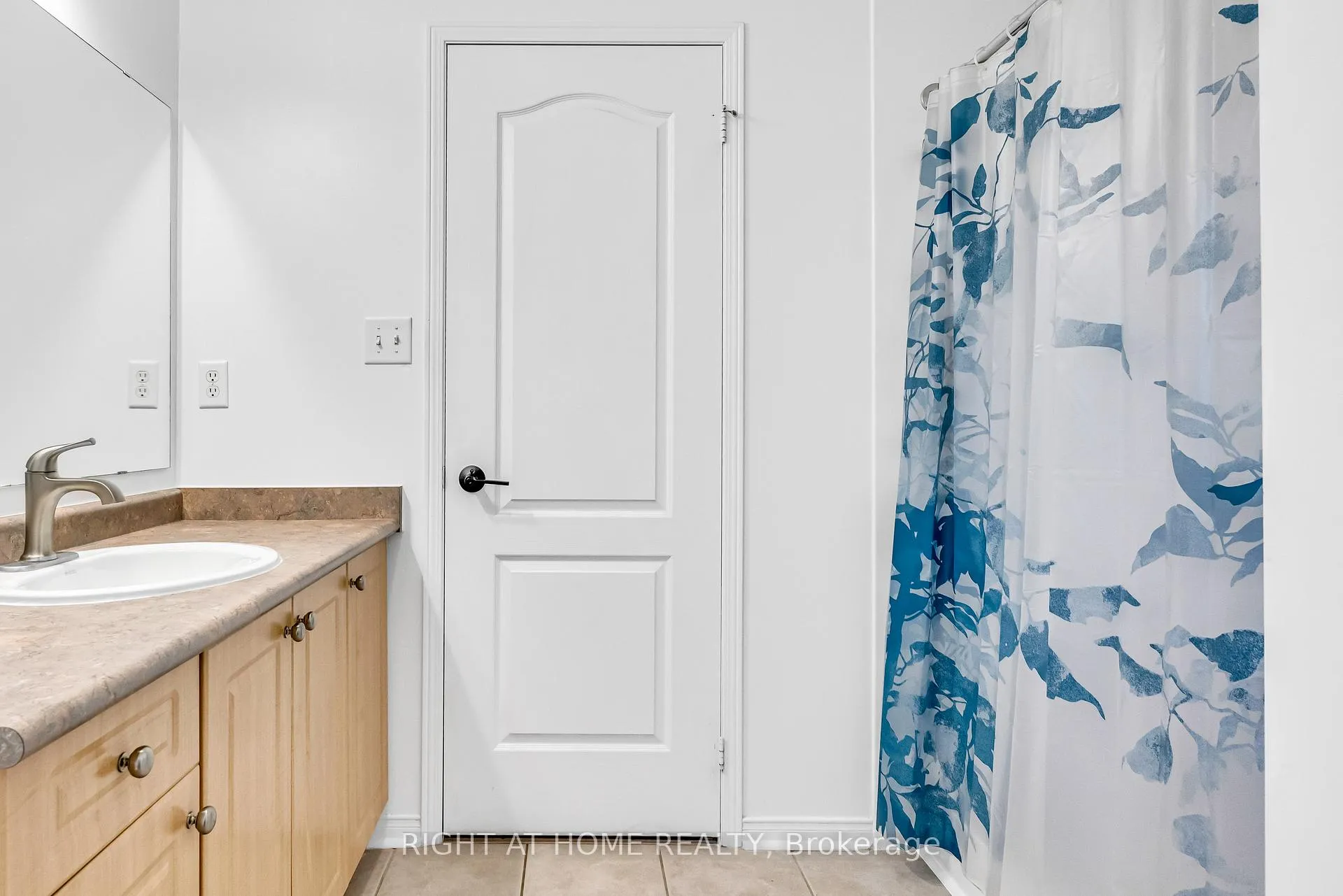 Photo 34 of 16 Warnford Circle, Ajax, Northeast Ajax — HOMEH