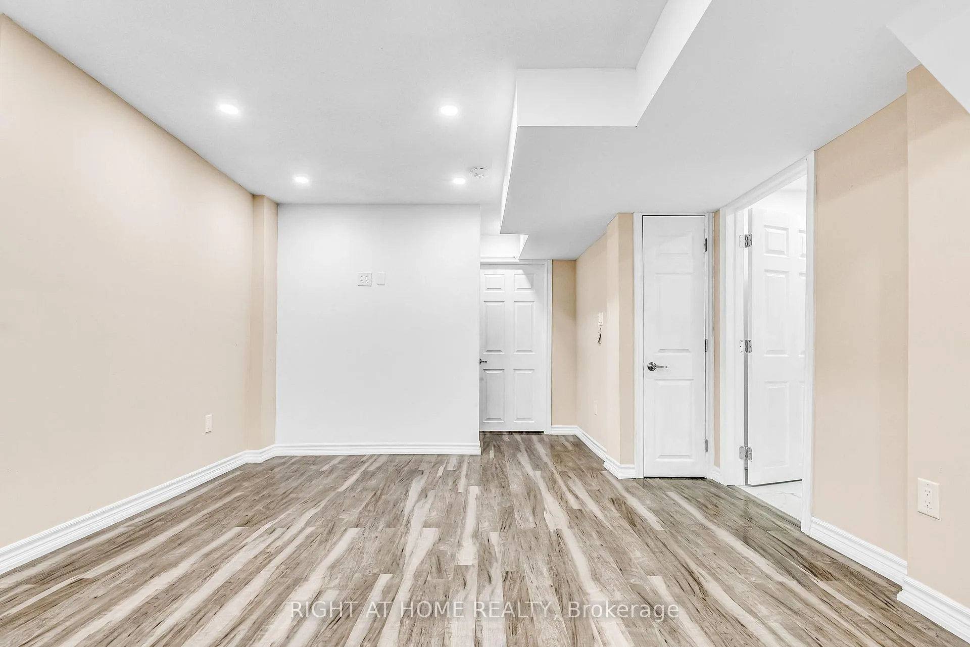 Photo 43 of 16 Warnford Circle, Ajax, Northeast Ajax — HOMEH
