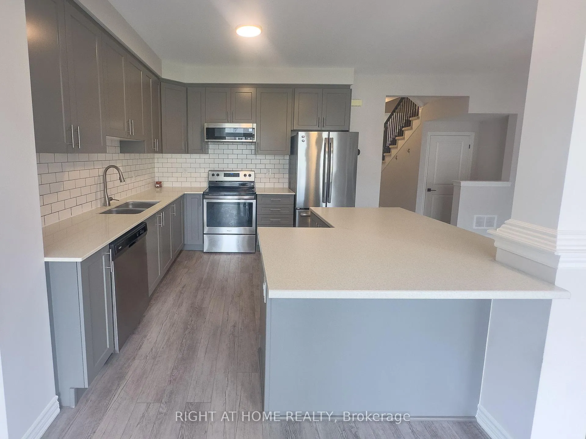 Photo 7 of 693 Rouncey Road, Ottawa, Kanata - Emerald Meadows/Trailwest — HOMEH
