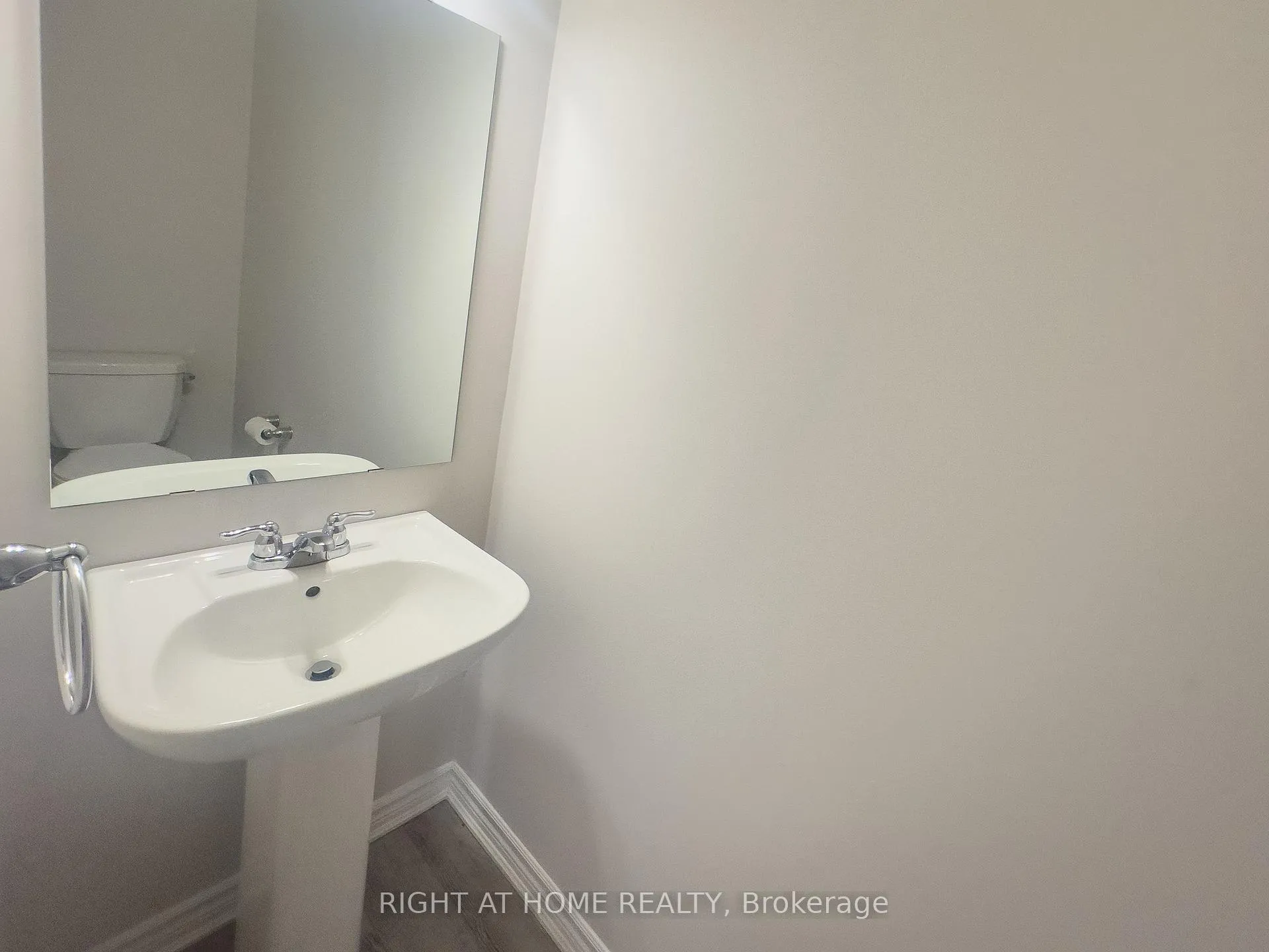 Photo 9 of 693 Rouncey Road, Ottawa, Kanata - Emerald Meadows/Trailwest — HOMEH