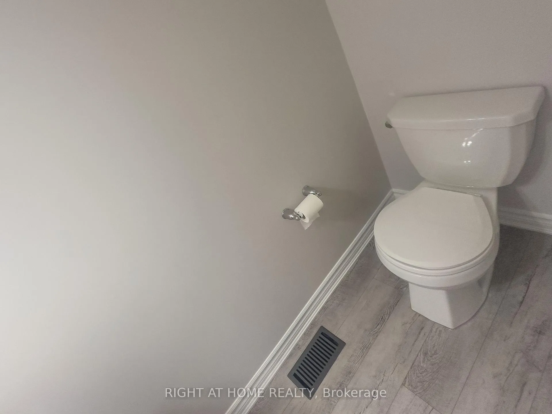 Photo 10 of 693 Rouncey Road, Ottawa, Kanata - Emerald Meadows/Trailwest — HOMEH
