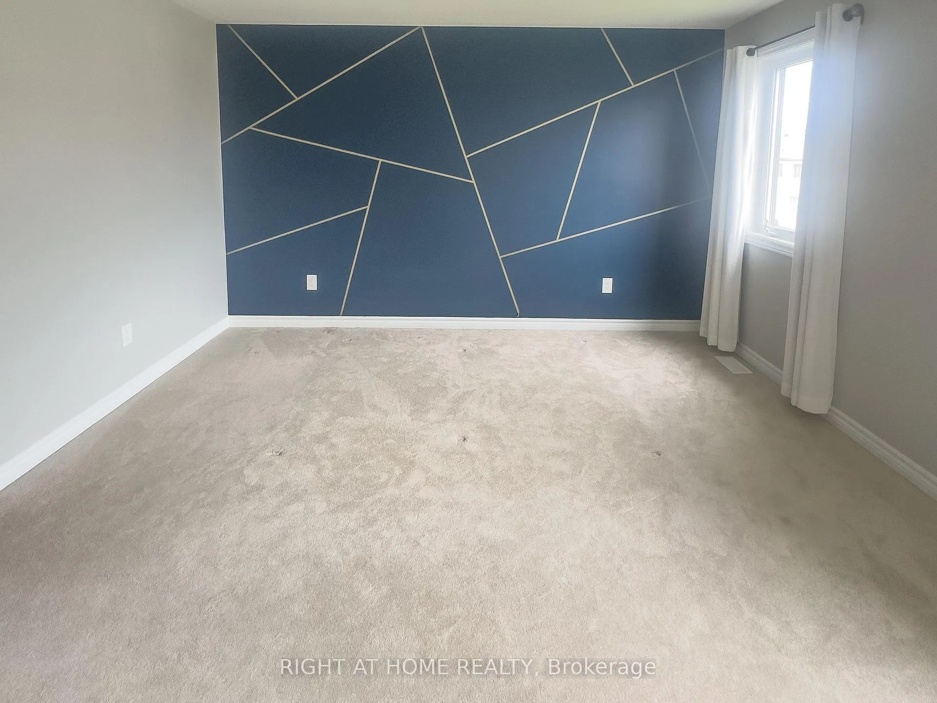 Photo 12 of 693 Rouncey Road, Ottawa, Kanata - Emerald Meadows/Trailwest — HOMEH