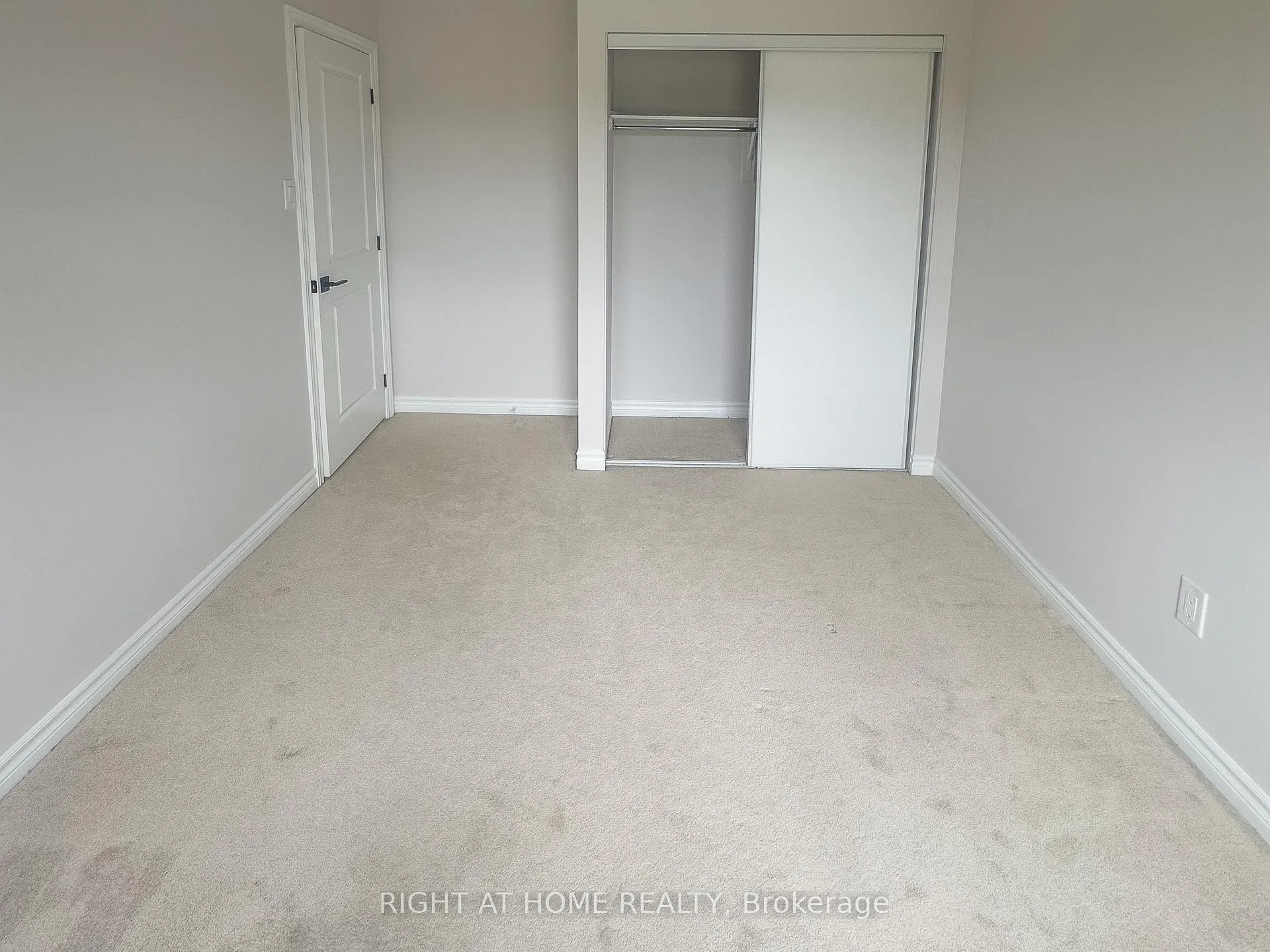 Photo 13 of 693 Rouncey Road, Ottawa, Kanata - Emerald Meadows/Trailwest — HOMEH