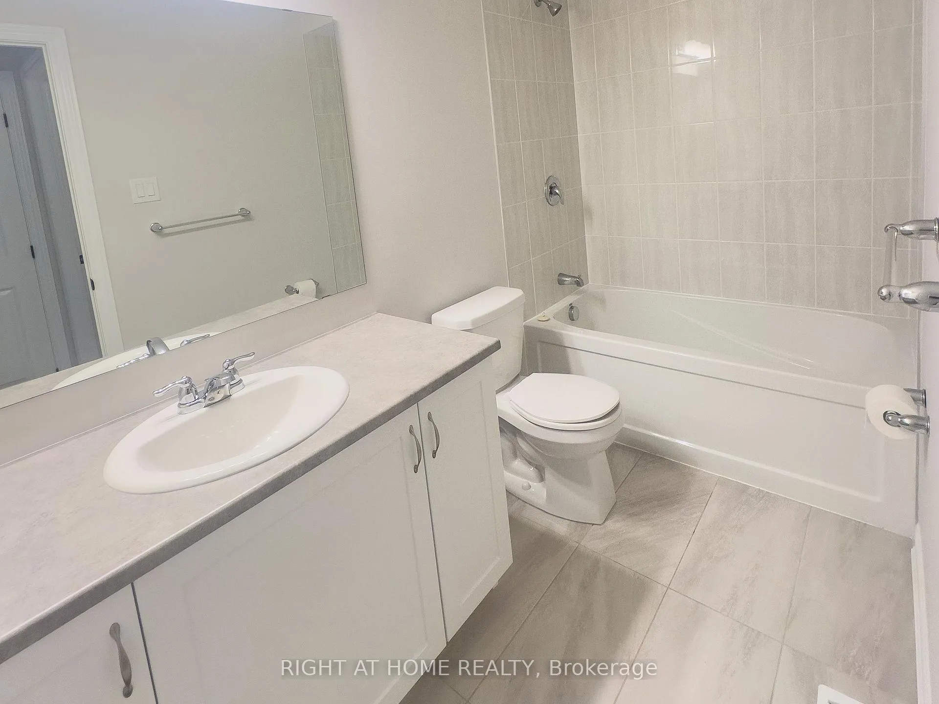 Photo 18 of 693 Rouncey Road, Ottawa, Kanata - Emerald Meadows/Trailwest — HOMEH