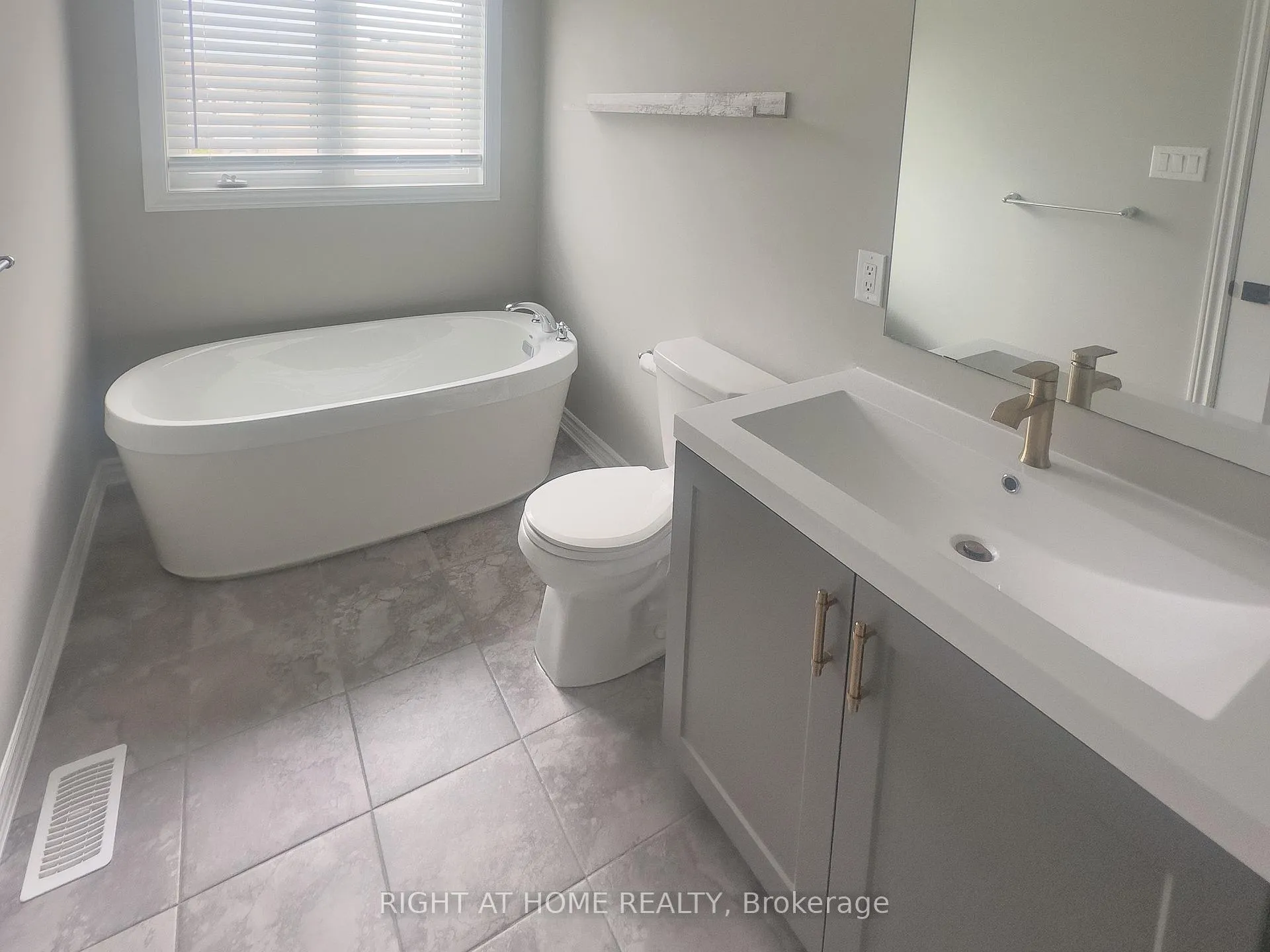 Photo 22 of 693 Rouncey Road, Ottawa, Kanata - Emerald Meadows/Trailwest — HOMEH