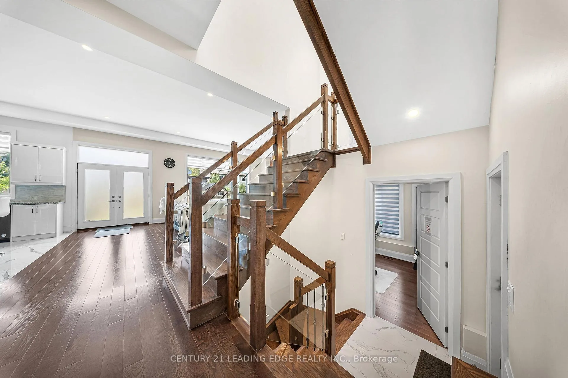 Photo 13 of 736 Hillview Crescent, Pickering, West Shore — HOMEH