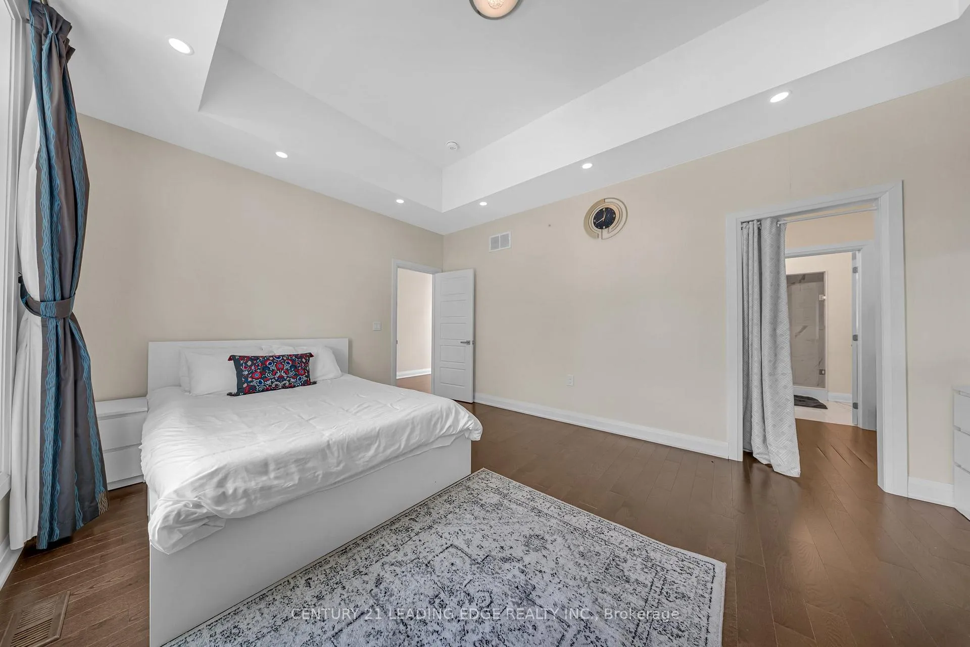 Photo 30 of 736 Hillview Crescent, Pickering, West Shore — HOMEH