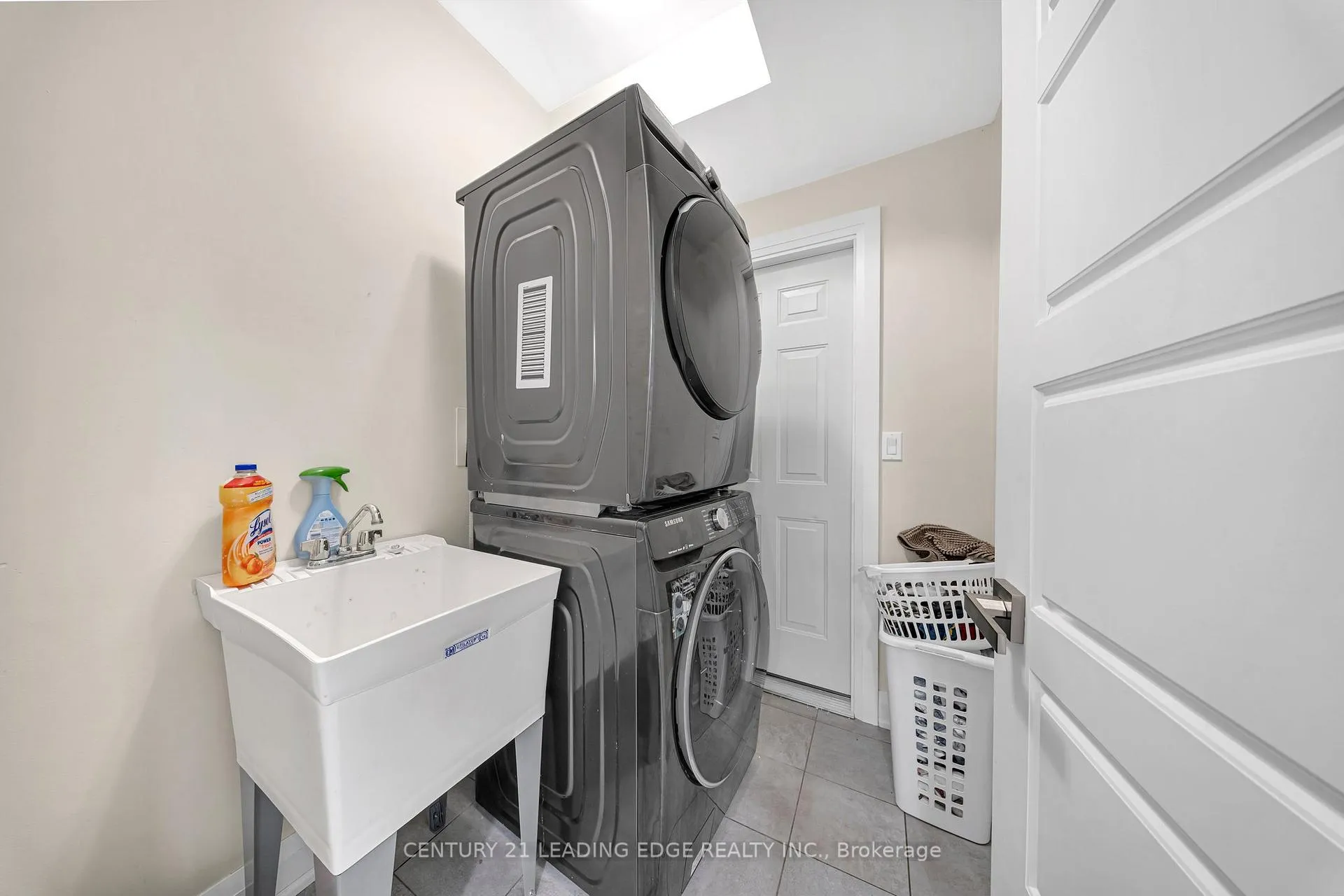 Photo 37 of 736 Hillview Crescent, Pickering, West Shore — HOMEH