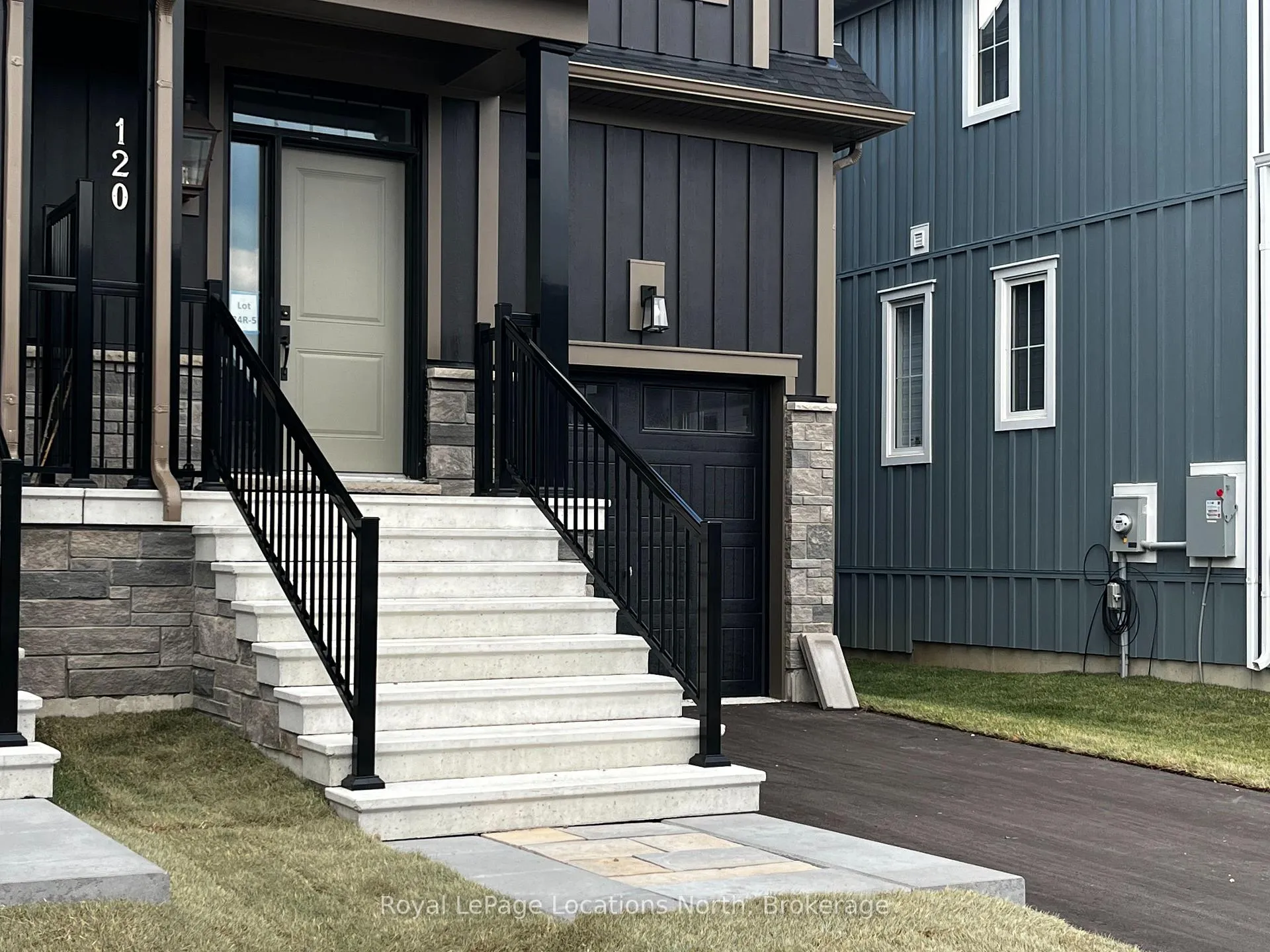 Photo 2 of 120 Black Willow Crescent, Blue Mountains — HOMEH