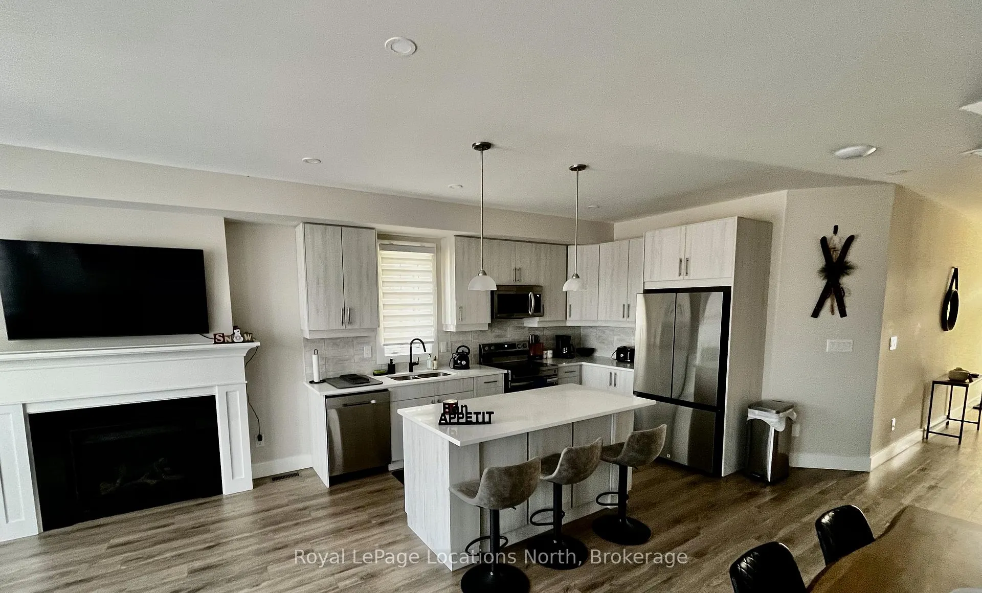 Photo 10 of 120 Black Willow Crescent, Blue Mountains — HOMEH
