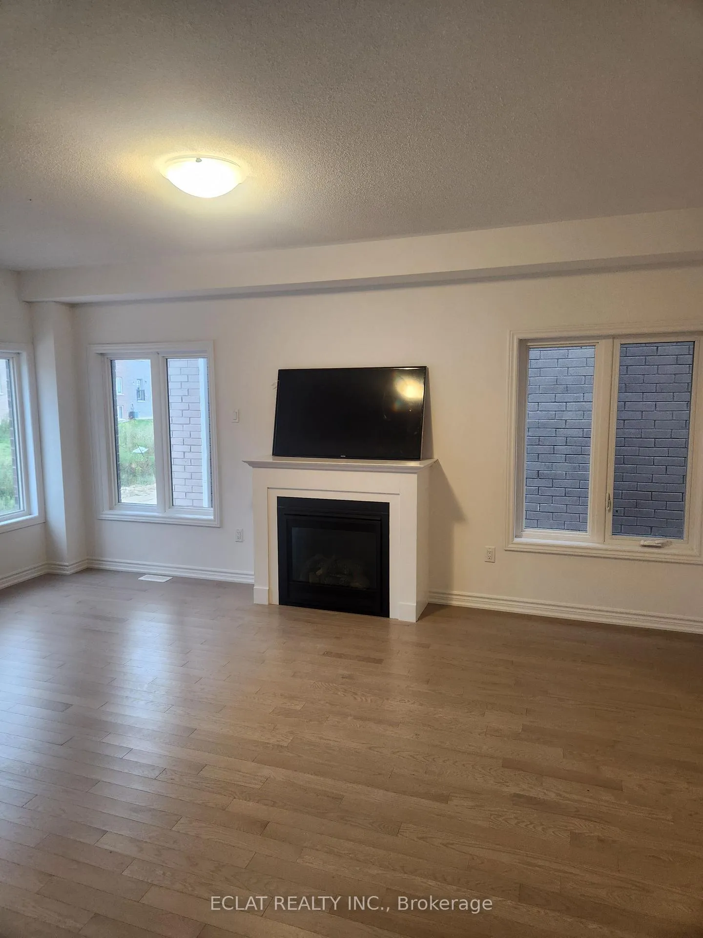 Photo 3 of 418 VanDusen Avenue E, Southgate — HOMEH