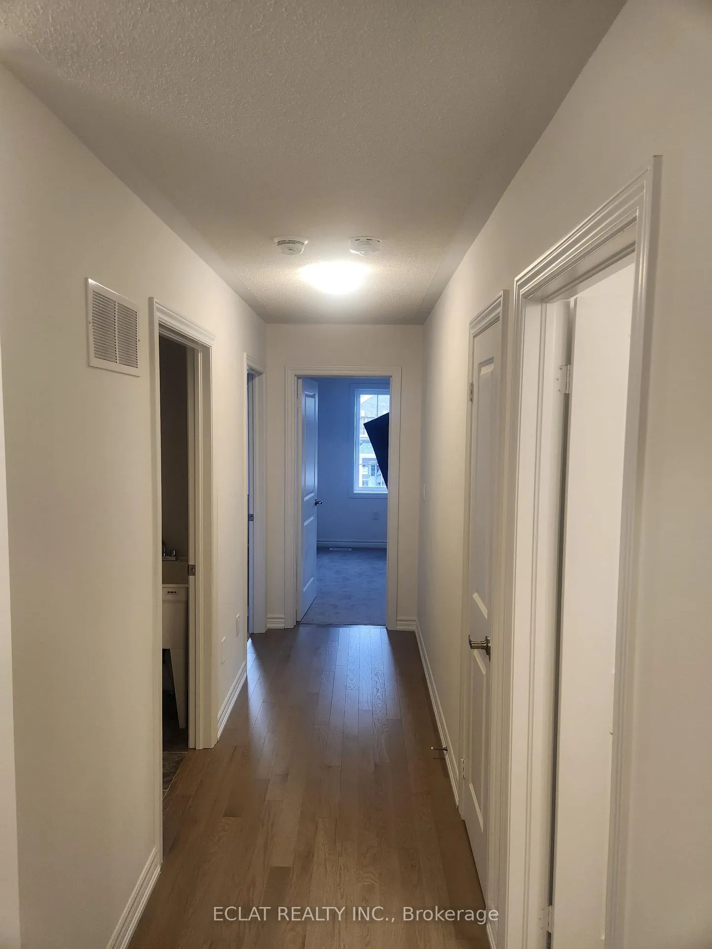 Photo 4 of 418 VanDusen Avenue E, Southgate — HOMEH