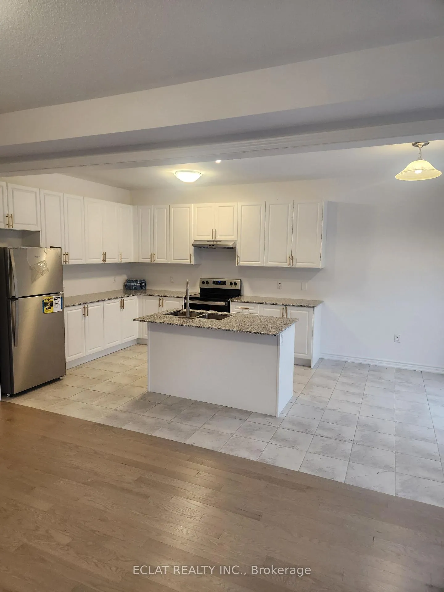 Photo 5 of 418 VanDusen Avenue E, Southgate — HOMEH