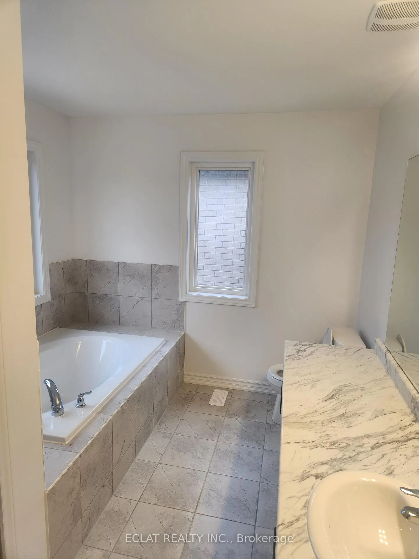 Photo 8 of 418 VanDusen Avenue E, Southgate — HOMEH